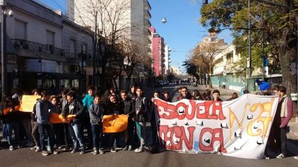 CABA: estudiantes cortan Avenida Lope de Vega en reclamo de calefacción