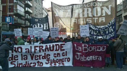  Trabajadores del gremio de jaboneros protestan en Corrientes y Callao