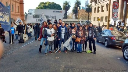 Concentración y corte en Hacienda: exigen el ingreso de los despedidos